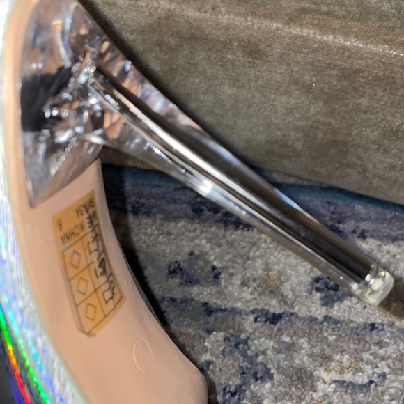 FASHION NOVA IRIDESCENT PUMP - Picture 8 of 9